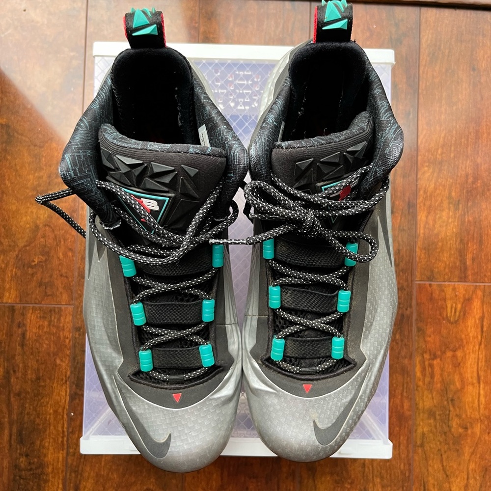 Nike chuck posite metallic silver